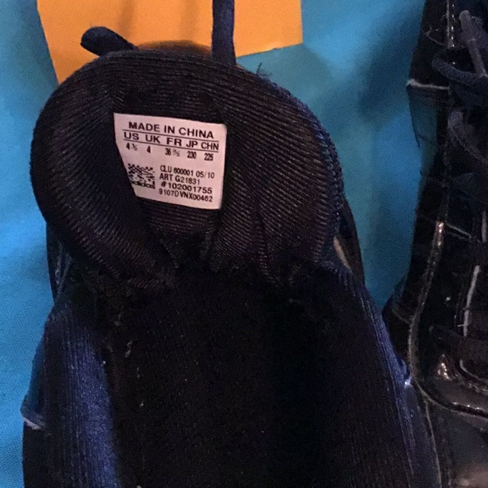 Unisex ADIDAS lightweight sneakers in size 4 1/2 - Picture 5 of 8